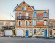 Maison à vendre à Barbezieux-Saint-Hilaire, Charente - 450.000 € - photo 1