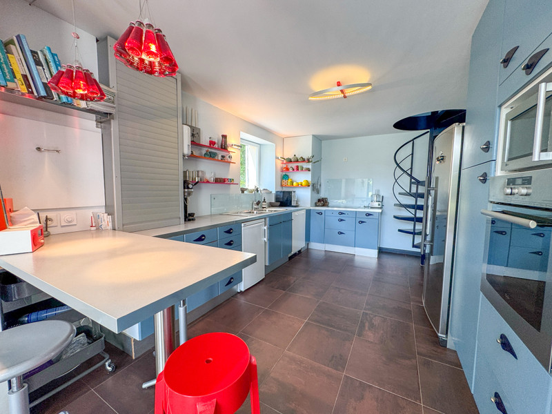 French property for sale in Vaison-la-Romaine, Vaucluse - €1,000,000 - photo 4