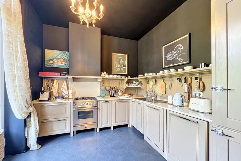 French property for sale in Nice, Alpes-Maritimes - €1,940,000 - photo 4