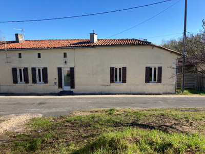 Maison à vendre à Touvérac, Charente, Poitou-Charentes, avec Leggett Immobilier