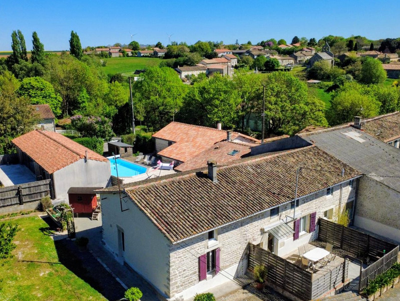 French property for sale in Theil-Rabier, Charente - €272,000 - photo 2