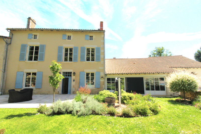 French property for sale in Saint-Savin, Vienne - €449,000 - photo 3