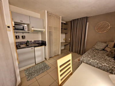 French property for sale in Aix-en-Provence, Bouches-du-Rhône - €97,000 - photo 2