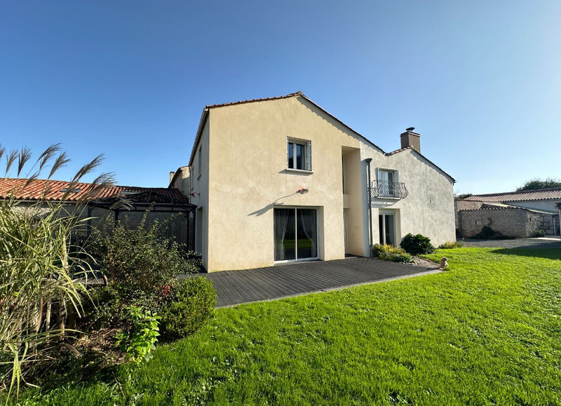 French property for sale in Saint-Pierre-le-Vieux, Vendée - €290,000 - photo 9
