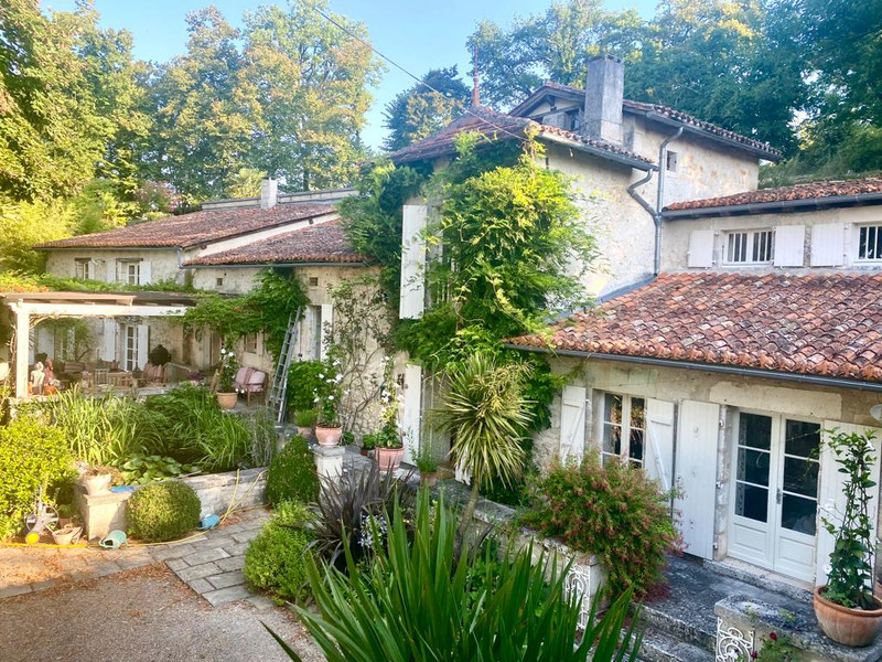 French property for sale in Cherval, Dordogne - €670,250 - photo 4