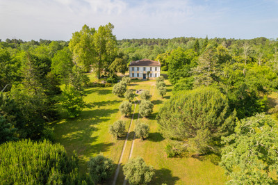 Superb property on the edge of a forest with a large manor house set in 2.7ha of land (1h from Biscarosse)