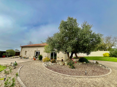 French property for sale in Azay-le-Brûlé, Deux-Sèvres - €283,550 - photo 1