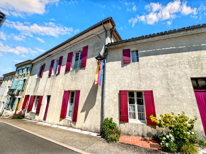 French property for sale in Lauzun, Lot-et-Garonne - €296,800 - photo 1