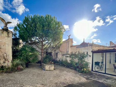 French property for sale in Saint-Jean-d'Angély, Charente-Maritime - €456,000 - photo 3