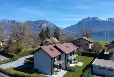 2 Luxury new-build homes in a quiet enclave, 30 seconds walk to a secluded beach and moorings on lake Annecy 