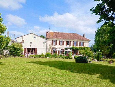 Maison à vendre à Nieul-le-Virouil, Charente-Maritime, Poitou-Charentes, avec Leggett Immobilier