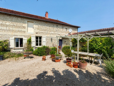 French property for sale in Sérigny, Vienne - €477,000 - photo 2