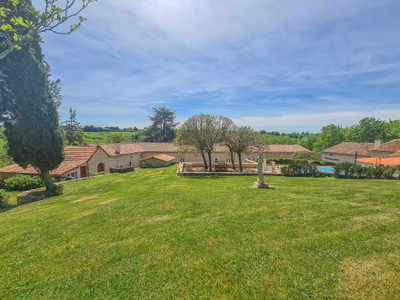 Magnificent logis with guest house, outbuildings, pool and tennis court on approximately 6 hectares