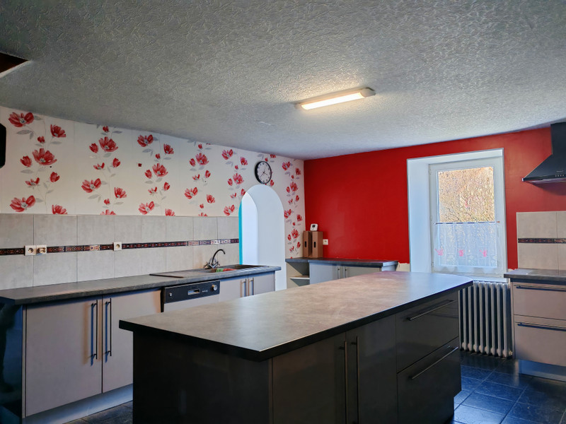 French property for sale in Gouttières, Puy-de-Dôme - €147,900 - photo 2