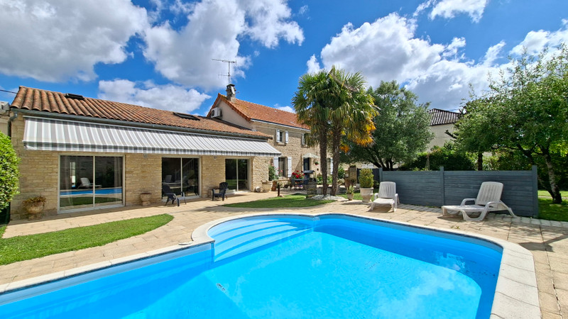 Propriété à vendre à La Faye, Charente - 378 000 €