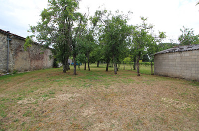 French property for sale in Chives, Charente-Maritime - €36,600 - photo 2