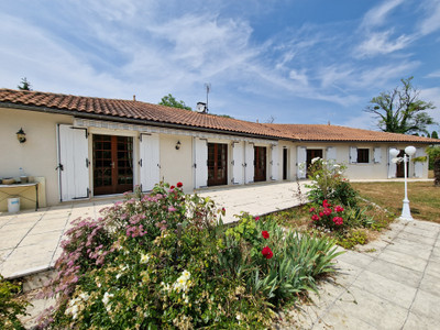 Maison à vendre à Condac, Charente, Poitou-Charentes, avec Leggett Immobilier