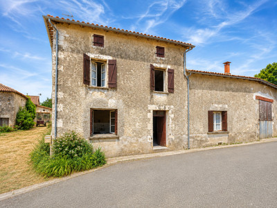 French property for sale in Chassiecq, Charente - €70,000 - photo 1