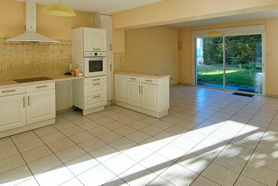 French property for sale in La Flèche, Sarthe - €241,500 - photo 7