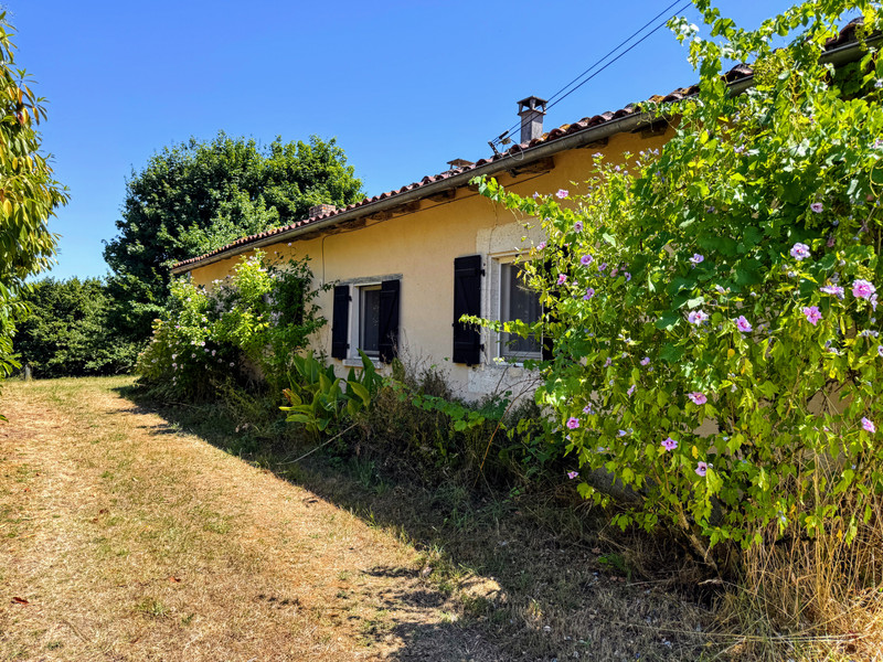 French property for sale in Bors (Canton de Tude-et-Lavalette), Charente - €119,900 - photo 2
