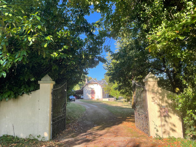 French property for sale in Melle, Deux-Sèvres - €249,952 - photo 1