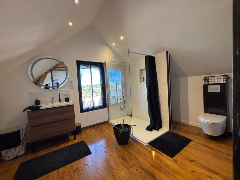 French property for sale in Ruelle-sur-Touvre, Charente - €449,900 - photo 9