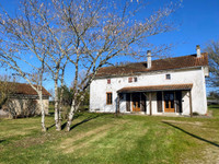 Propriété à vendre à Champagne-Mouton, Charente - 93 500 € - photo n°1