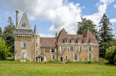 Chateau à vendre à Thiviers, Dordogne, Aquitaine, avec Leggett Immobilier