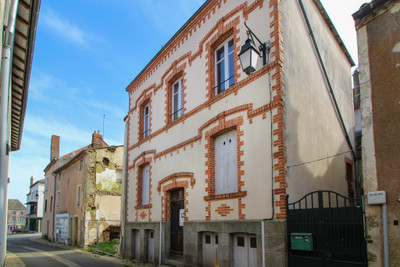 Maison à vendre à Argenton-les-Vallées, Deux-Sèvres, Poitou-Charentes, avec Leggett Immobilier