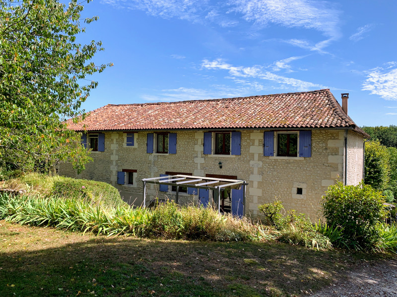 French property for sale in Chalais, Charente - €376,300 - photo 2