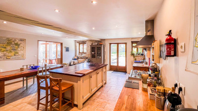 French property for sale in Bercloux, Charente-Maritime - €572,400 - photo 2