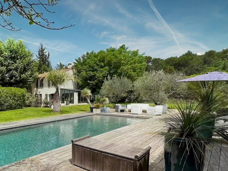 French property for sale in Ventabren, Bouches-du-Rhône - €1,696,000 - photo 2