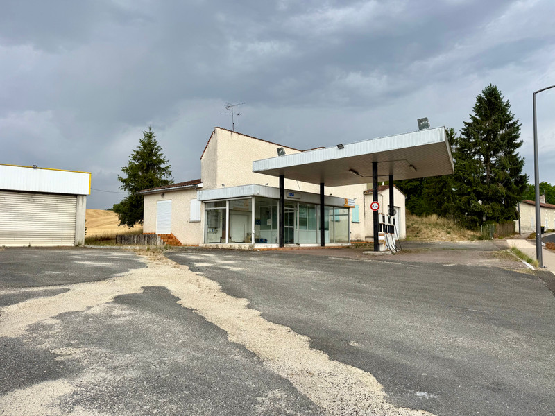 French property for sale in Montboyer, Charente - €162,000 - photo 9