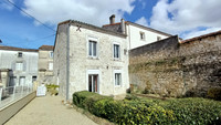 Maison à vendre à Mansle, Charente - 172 800 € - photo 1