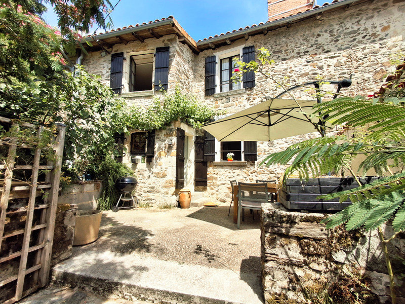 Maison à vendre à Terres-de-Haute-Charente, Charente - 152.600 € - photo 1