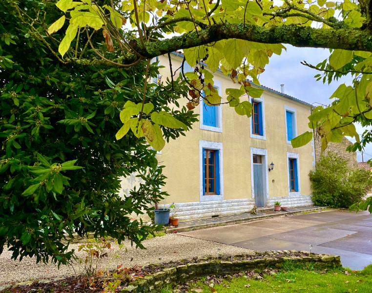 French property for sale in Loubillé, Deux-Sèvres - €199,800 - photo 2