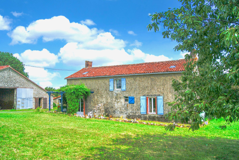 French property for sale in Vernoux-en-Gâtine, Deux-Sèvres - €194,400 - photo 9