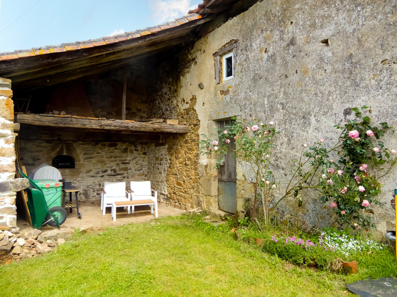 French property for sale in Massignac, Charente - €189,000 - photo 6