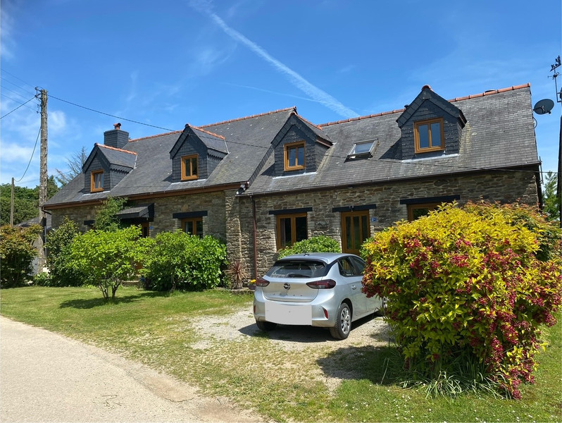 Maison à vendre à Plonévez-du-Faou, Finistère - 318.000 € - photo 1