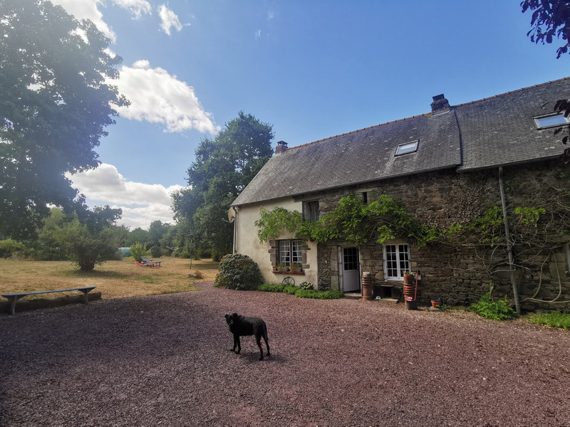 French property for sale in Néant-sur-Yvel, Morbihan - €500,000 - photo 2