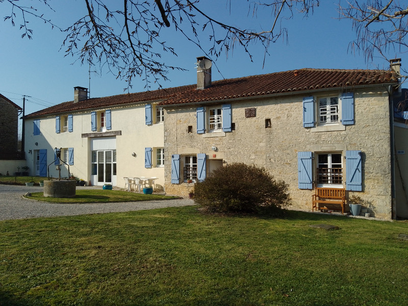 French property for sale in La Tâche, Charente - €299,600 - photo 9