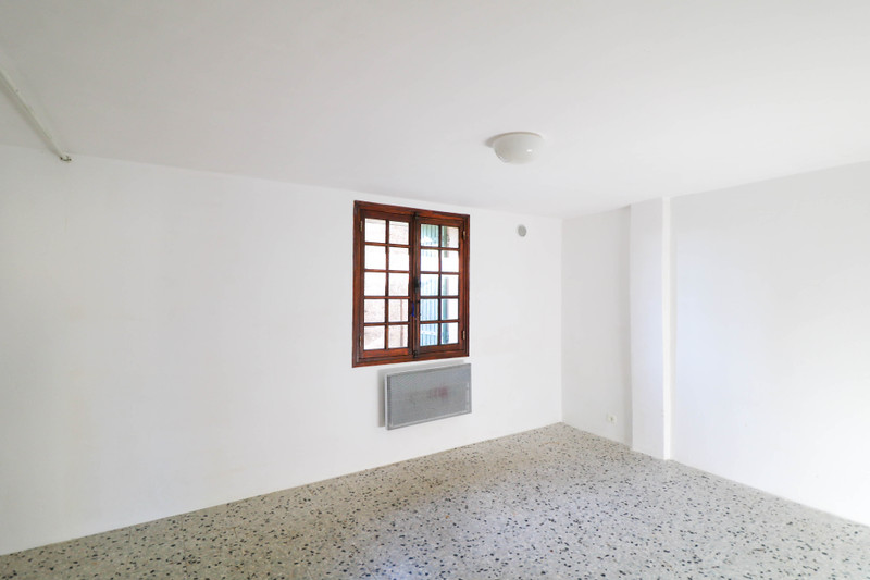 French property for sale in Saint-Maximin, Gard - €115,000 - photo 8