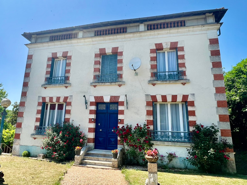 French property for sale in Javerlhac-et-la-Chapelle-Saint-Robert, Dordogne - €295,000 - photo 0