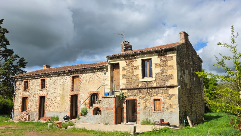 French property for sale in Cléré-sur-Layon, Maine-et-Loire - €236,559 - photo 0