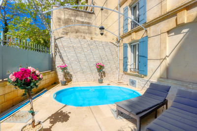 LUBERON, PROVENCE - Magnificent mansion of 5 floors; spacious, quiet, with pool and private courtyard