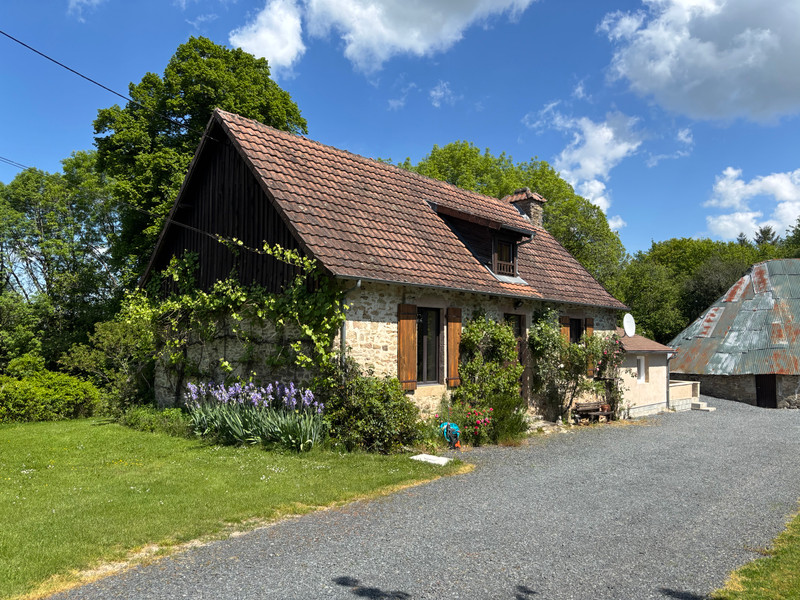 Maison à vendre à Saint-Yrieix-la-Perche, Haute-Vienne - 199.950 € - photo 1