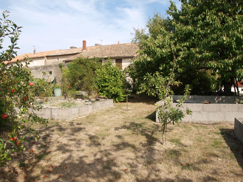 French property for sale in Chaunay, Vienne - &#8364;109,000 - photo 2