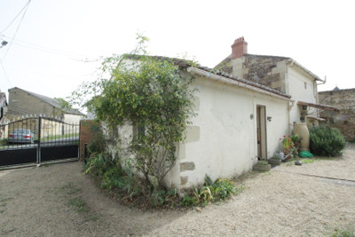 French property for sale in Loretz-d'Argenton, Deux-Sèvres - €48,600 - photo 1
