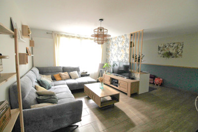 French property for sale in La Châtaigneraie, Vendée - €166,000 - photo 1