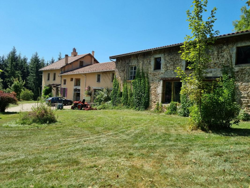 Maison à vendre à Saint-Victor-Montvianeix, Puy-de-Dôme - 495 000 € - photo 1